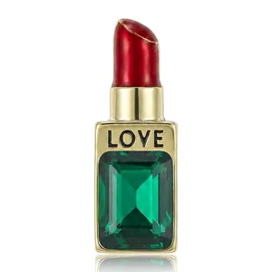Broche en Alliage Créative en Forme de Rouge à Lèvres pour Femmes avec Strass Vert Taille Émeraude et Émail Rouge Lettre LOVE Accessoire Épingle