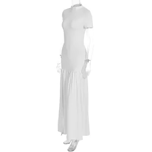 Detail of white slim-fit dress featuring short sleeves and elegant pleated fishtail hem