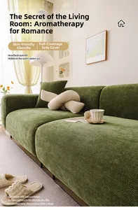 Gros plan de la housse de canapé en chenille verte avec texture à chevrons et tissage fin