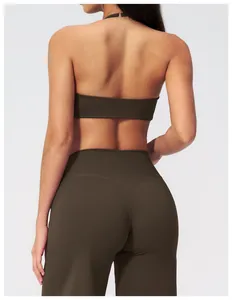 Nahaufnahme der V-förmigen Taillenformung an hoch taillierten Sport-Leggings