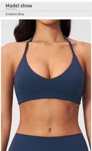 Detail des harten Sport-BHs in Abzeichenblau mit V-Ausschnitt und nahtlosem Stoff