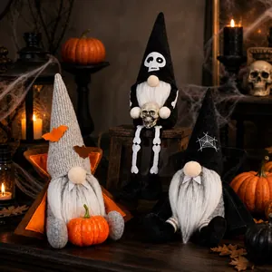 Détails des gnomes d'Halloween avec motifs de crâne, de chauve-souris et de toile d'araignée