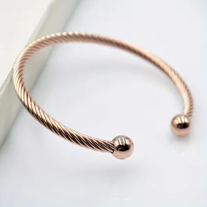 Bracelet jonc ajustable or rose torsadé avec extrémités à boules polies