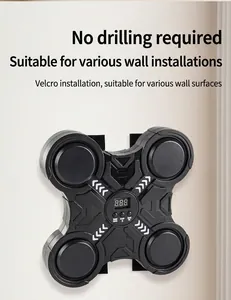 Dettaglio dell'installazione con velcro senza fori della macchina da boxe musicale a muro