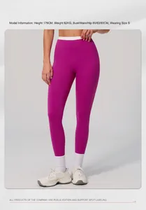 Detail der hoch taillierten Yoga-Leggings in Rosapurpur mit kontrastierendem Taillenbund