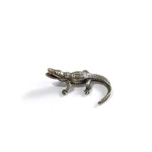 Antike Krokodil Miniatur-Figur aus Bronze mit detaillierter Textur für Tischdeko