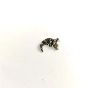 Vintage Krokodil Figur aus Bronze mit Schuppenstruktur für die Teetischdekoration