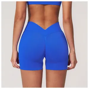 Vue détaillée de la taille en V au dos du short de yoga bleu sans couture taille haute
