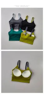 Dettagli dei reggiseni sportivi bicolore con design racerback e imbottiture