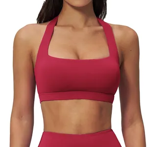 Soutien-gorge de sport dos nu rouge foncé avec large bande et encolure carrée