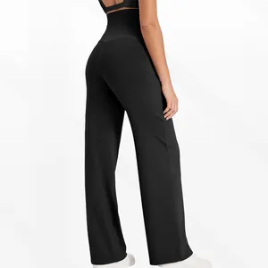 Vue arrière du pantalon de yoga de maternité noir à taille haute et jambes larges