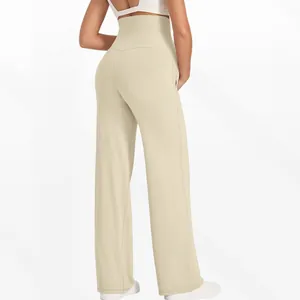 Détail de la ceinture de soutien élastique haute sur le pantalon de grossesse évasé