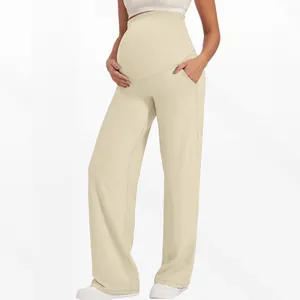 Détail du pantalon de maternité blanc crème avec bandeau de soutien du ventre