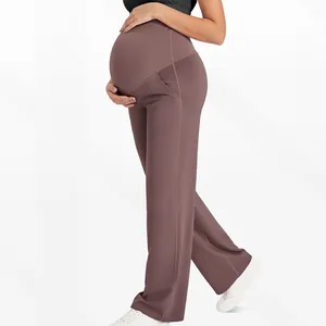 Vue détaillée de la taille haute de soutien sur le pantalon de grossesse évasé