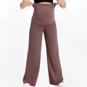 Détail du pantalon de maternité ample avec bande de soutien élastique en forme de U