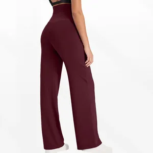 Détail du pantalon de grossesse à taille haute et jambe large en bordeaux foncé