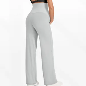 Détail du pantalon de yoga de maternité gris clair à taille haute et soutien élastique
