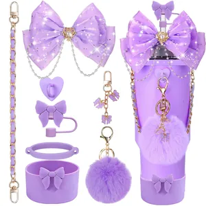 Set di 7 accessori per tazza Stanley viola lavanda con fiocco e pompon morbido