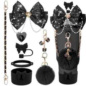 Set accessori neri per tazze Stanley con fiocco, base in silicone e ciondolo a pompon