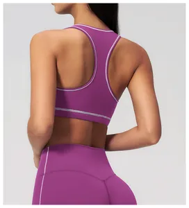 Detail of cross-back yoga bra and high-waist leggings with white flatlock stitching