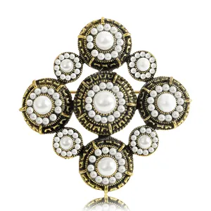 Vintage Artificial Baroque Pearl Brooch For Women Alloy Rhinestone Palace Style Geometric Cross Brooch Pin Fashion Jewelry Accessory
