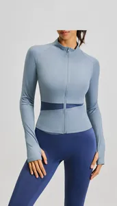 Giacca da yoga slim fit a maniche lunghe con fori per i pollici e collo alto