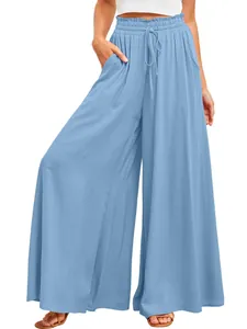 Detailansicht des elastischen Hochbunds mit Kordelzug an der weiten Sommerhose
