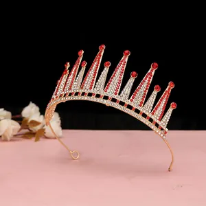 Elegante tiara da sposa con strass rossi e base della corona in lega dorata
