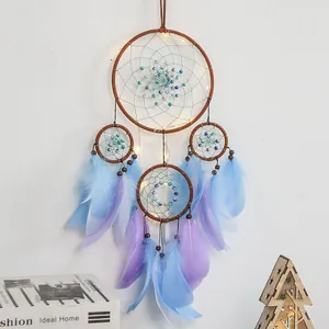 Capteur de Rêves Style Indien à Quatre Anneaux Fait Main Avec Lumières LED Plumes Perles Décoration Murale pour Chambre