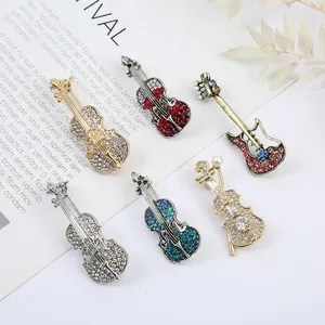 Elegante Geigen- und Gitarrenbroschen mit Kristallen und Vintage-Gold-Finish