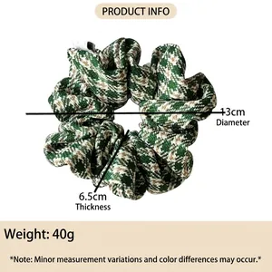 Detailed view of 13cm green plaid scrunchie with dimensions and weight specs