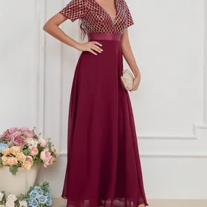 Robe de soirée élégante bordeaux à paillettes et jupe en mousseline pour fêtes