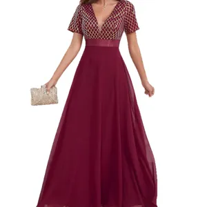 Robe de soirée élégante en mousseline de soie bordeaux à paillettes pour événements.
