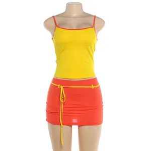 Ensemble deux pièces sexy pour femme avec caraco jaune et mini-jupe moulante orange