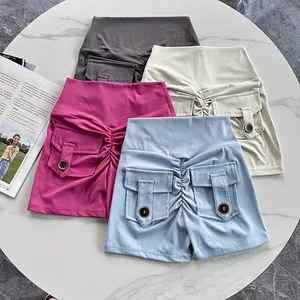 Short de yoga à taille haute avec poches et design galbant en plusieurs couleurs