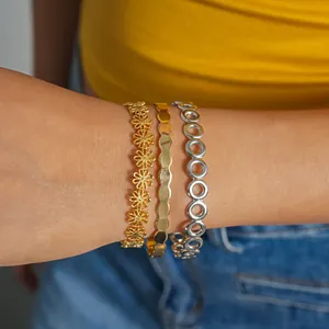 Mode Hohle Blume Spleißen Offener Armreif Europäischer Amerikanischer Stil Minimalistisches Kupfer Galvanisiert Verstellbares Armband Für Damen Pendeln Täglicher Schmuck