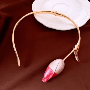 Collana Girocollo Rétro Europea in Lega d'Oro Con Ciondolo a Bocciolo di Tulipano Rosa Colletto a Fiore Dipinto Gioielli Eleganti da Donna