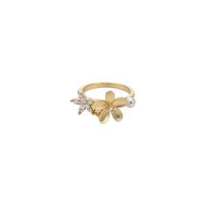 Elegant gold floral ring featuring sparkling zircon crystals and a pearl accent in Korean style