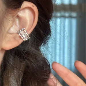 Élégant contour d'oreille en dentelle de zircon argenté sans perçage pour femme
