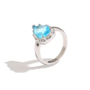 Elegante anillo de acero inoxidable con circonita azul en forma de pera y halo blanco
