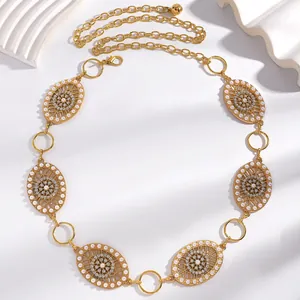 Ceinture élégante en chaîne dorée pour femmes avec perles et strass