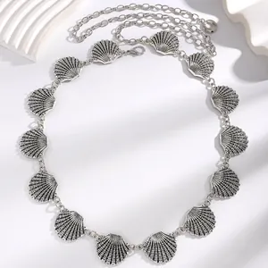 Élégante ceinture chaîne en métal argenté avec motifs de coquillages pour robes