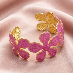 Elegante bracciale rigido in acciaio inossidabile dorato stile francese con fiori rosa