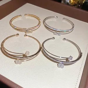 Elegante zweilagige offene Armreifen im koreanischen Stil mit Zirkonia-Anhängern