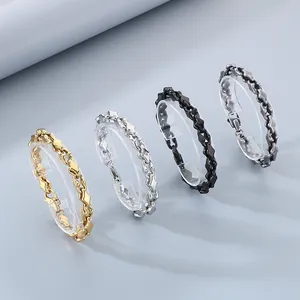 Lot de quatre bracelets à maillons en acier inoxydable doré, argent, noir et gris