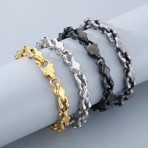 Vue détaillée de bracelets en acier inoxydable en or, argent, noir et gris anthracite