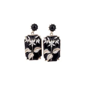 Orecchini a perno vintage in smalto nero con fiori e strass brillanti in stile cinese