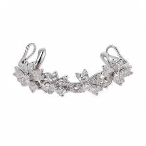 Elegante 14k witgoud vergulde bloem oorclips met sprankelende zirkonia accenten