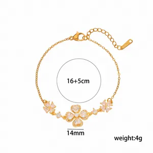 Vue détaillée du bracelet à fleurs plaqué or rose avec spécifications de taille et de poids