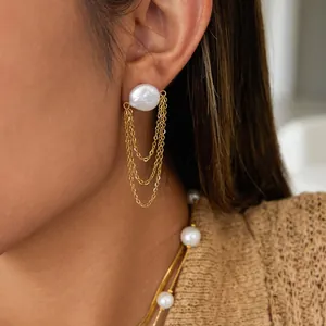 Elegante zoetwaterparel oorknop met drievoudige 18K goud vergulde ketting kwastjes